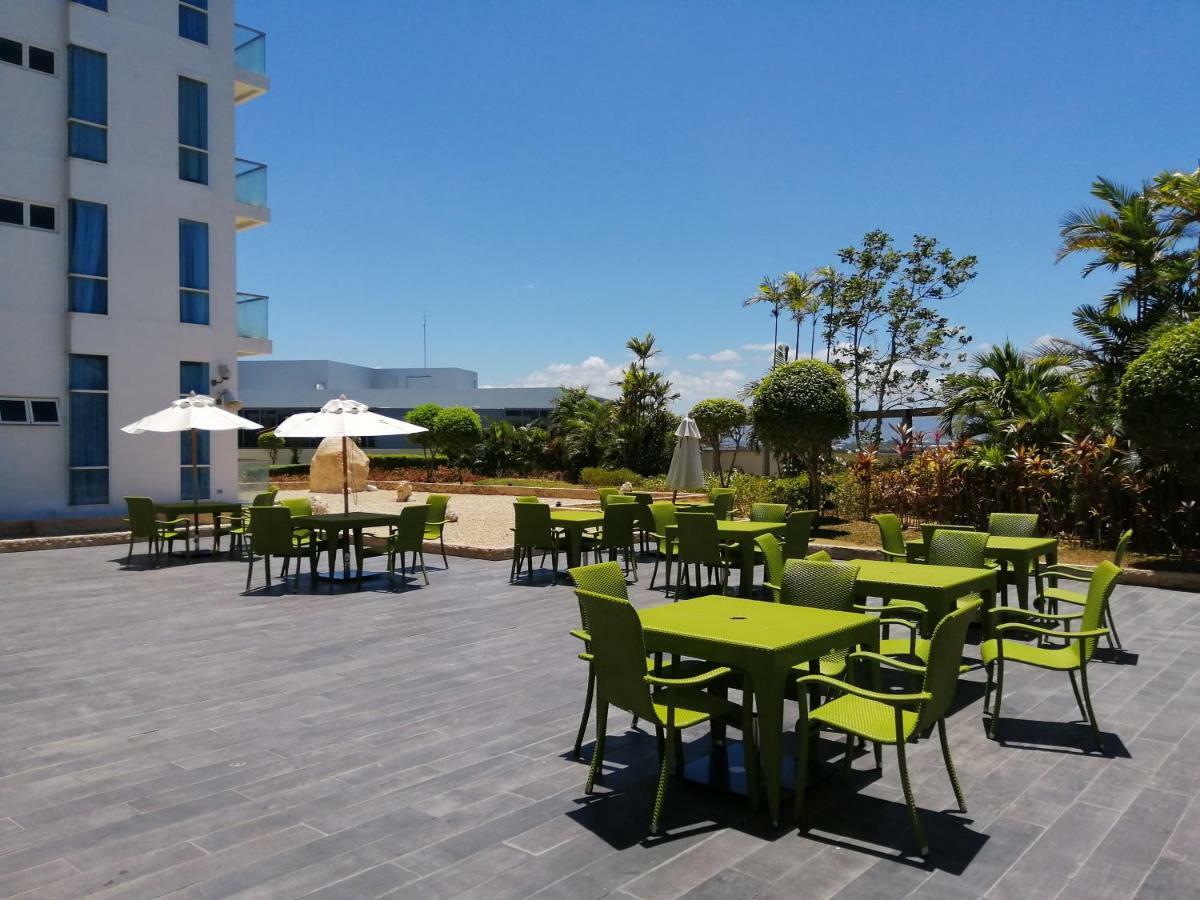 Apartamento Mactan Newtown Deluxe Island Breeze Isla de Mactán Exterior foto